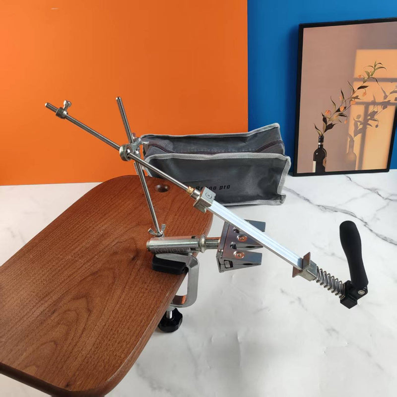 Mutaxassislik bilan ishlab chiqilgan qoʻl bilan ishlash uchun oshxona asboblarini qattiq burchakda, mustahkam asosda, ergonomik dizaynda va kompakt saqlash qutisida, pichoqlar, qalamlar, qirqishlar uchun.