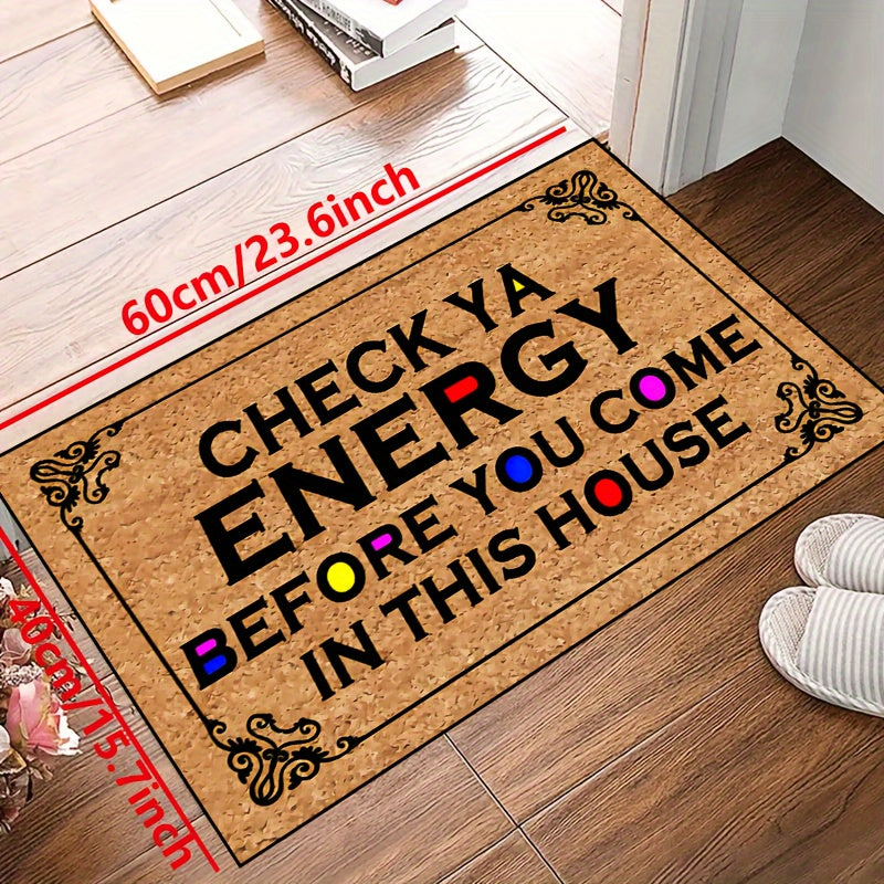 "Check Ya Energy" iborasi bilan sirpanmaydigan do'kon, ichki va tashqi foydalanish uchun mos. Mashinada yuvilishi mumkin va suv o'tkazmaydigan, yashash xonalari, yotoqxona va kirish joylari uchun mukammal. Har qanday uy bezaklariga uslub qo'shadi.