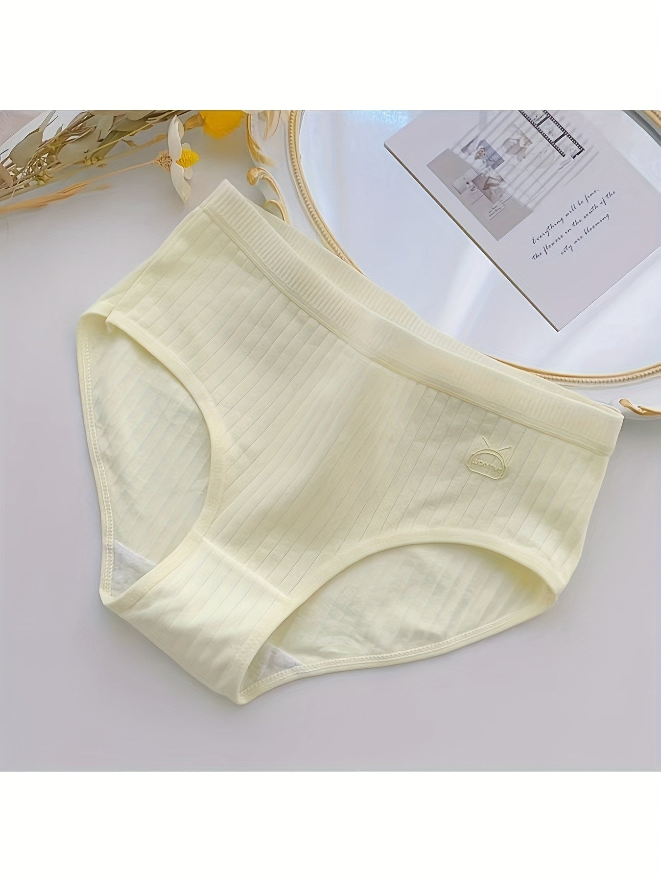 Girls Cotton Underwear 7 Pack Mid Rise Briefs for Teen Girls with Cartoon Patterns