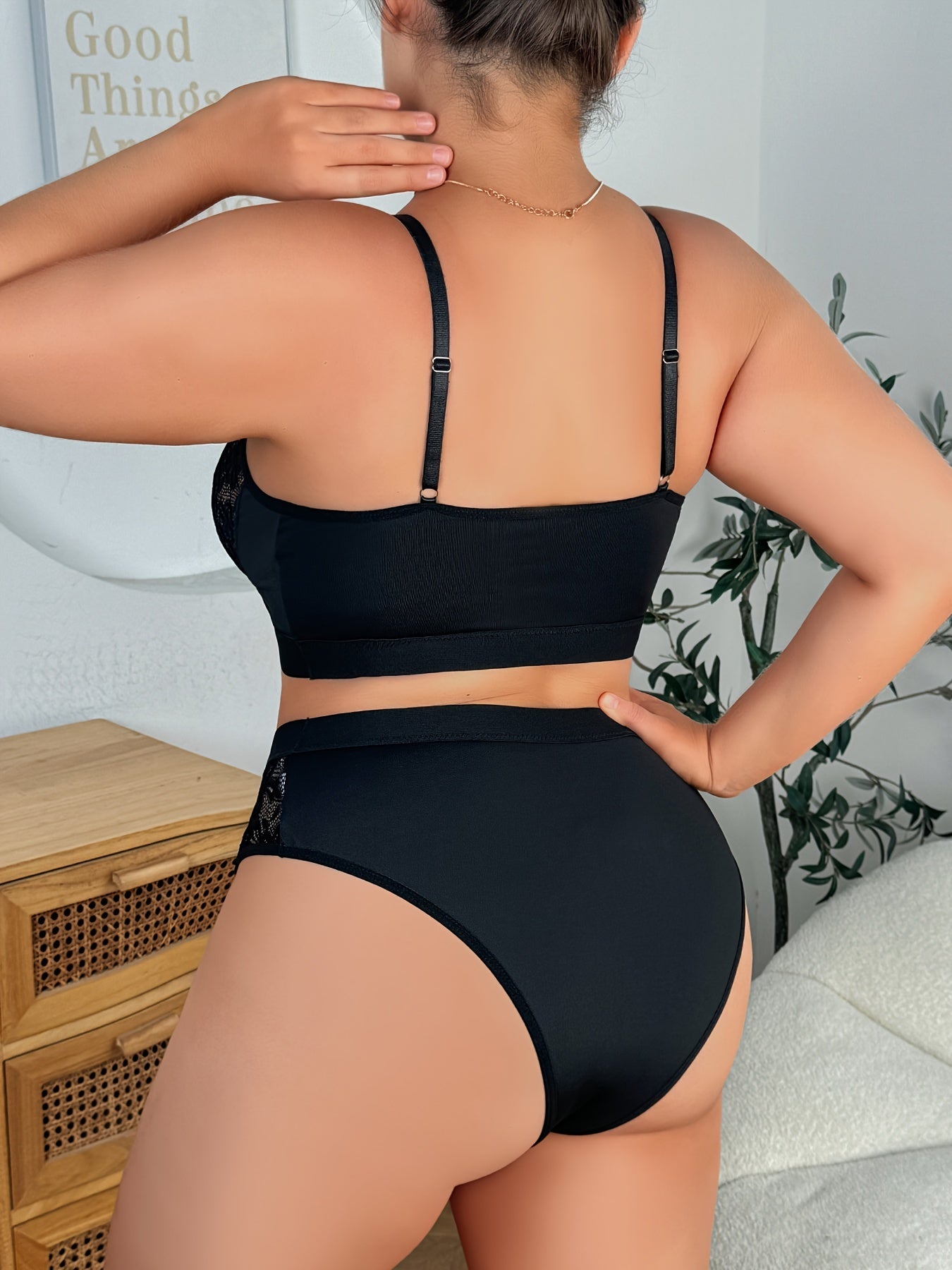 Plus Size Women's Floral Lace Semi Sheer Strappy Lingerie Set