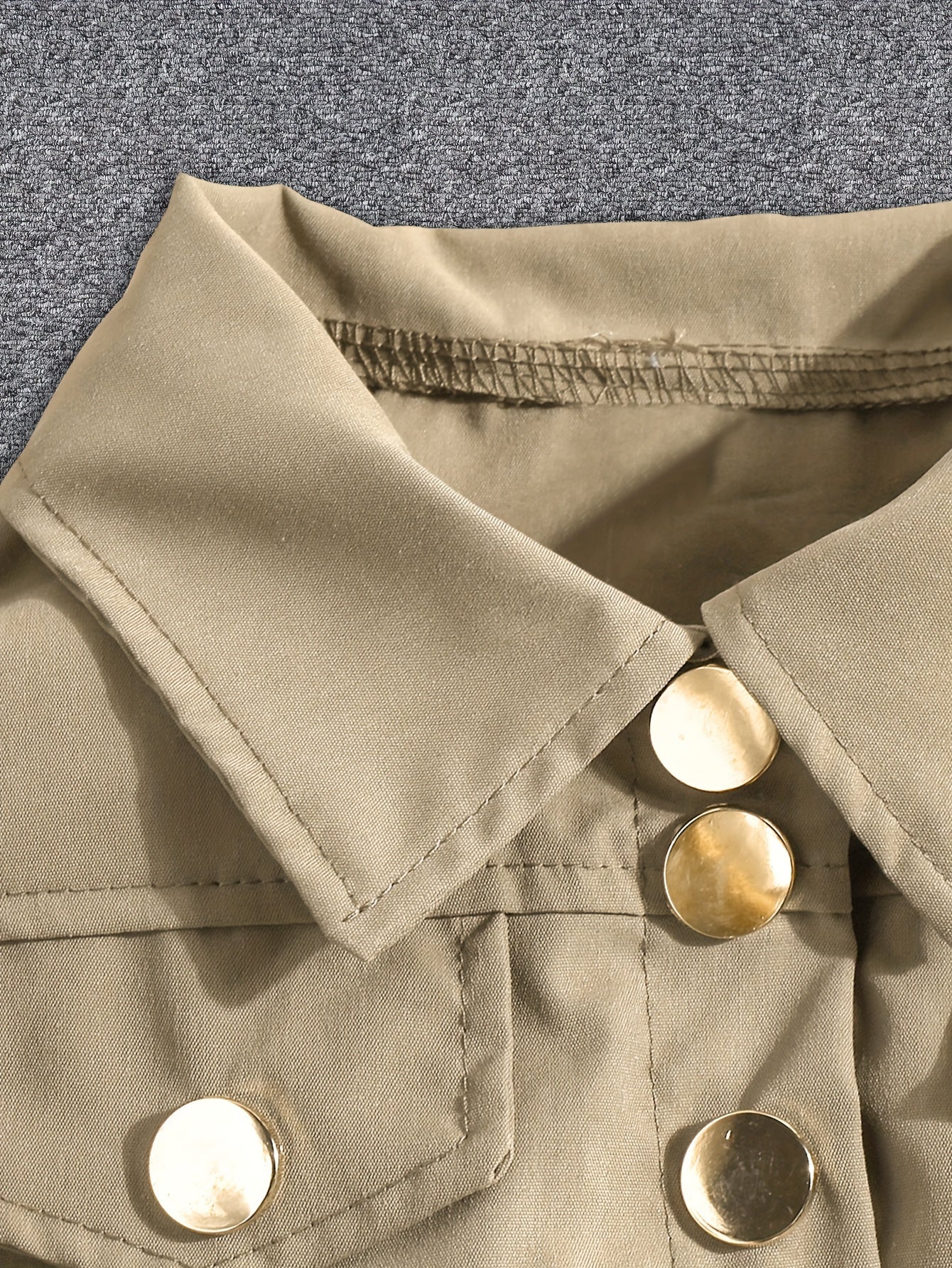 Yozgi/qishki mavsum uchun ideal, tugma tafsiloti, kamar va bir xil rangga ega bo'lgan zamonaviy qizlar uchun bluzka va yubka to'plami.