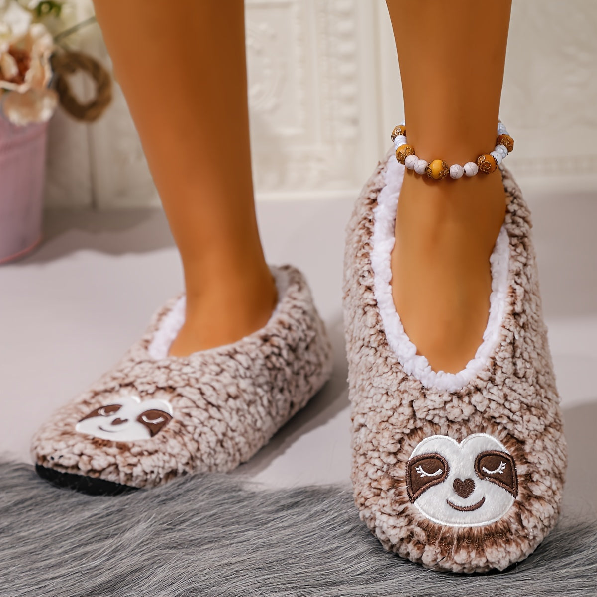 Ayollar uchun qulay Squirrel Slip-On shlyapki yumshoq mato, sirpanmaydigan tag, uy uchun