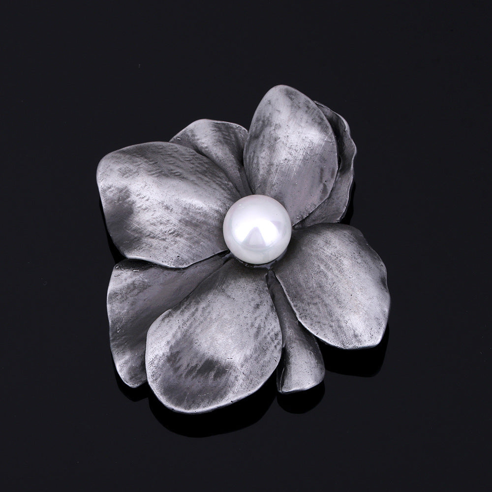 Vintage Alloy Flower Brooch with Faux Pearl Four-Leaf Clover Pin for Dresses and Coats