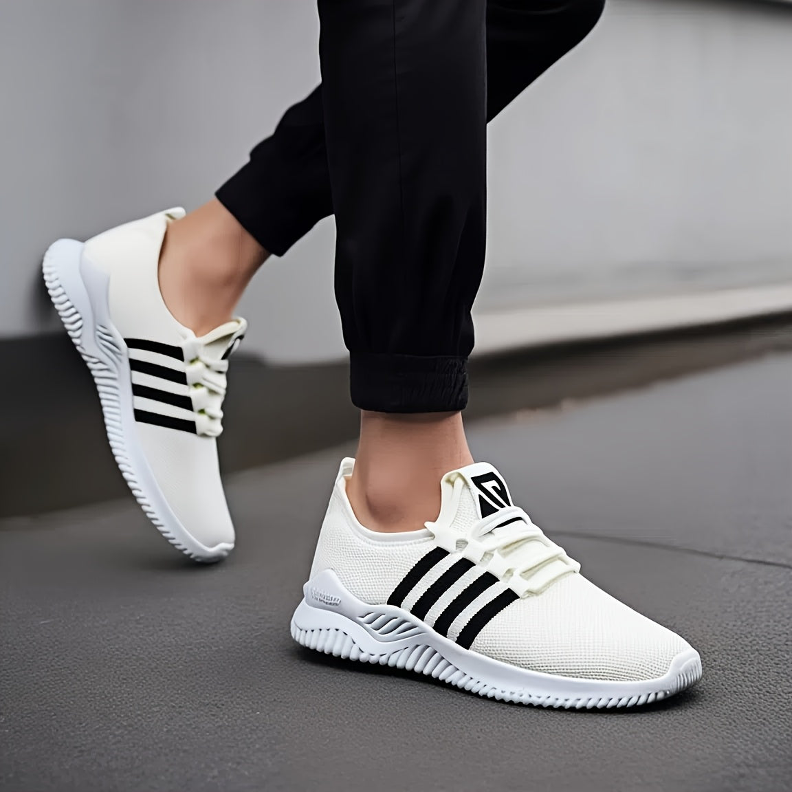 Men's Casual Athletic Sneakers Solid Color Fabric Low Top Lace Up