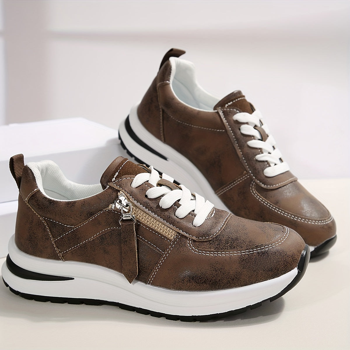 Women's Casual Lightweight Low Top Sneakers with Lace-Up Round Toe Fabric Lining