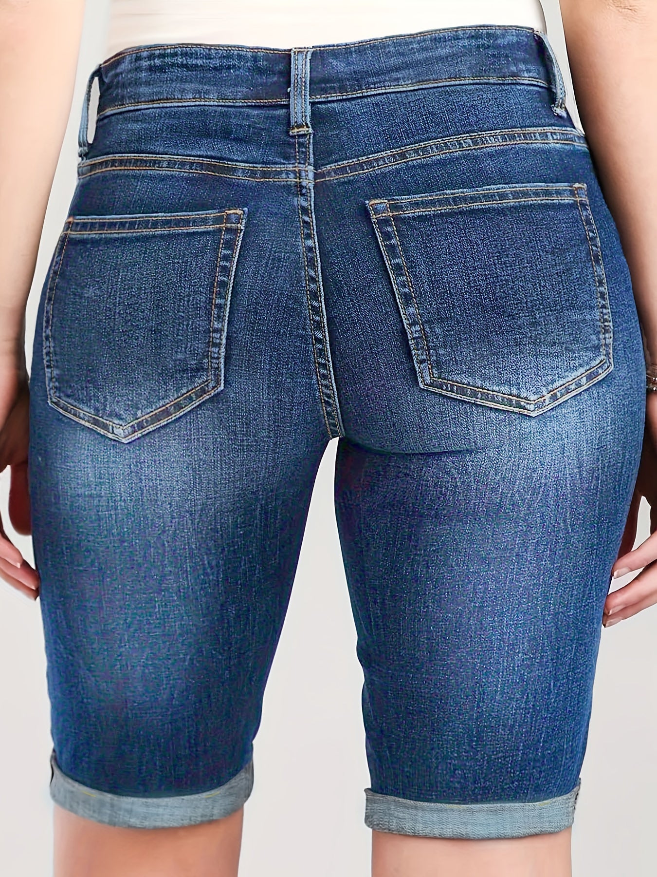 Ayollar uchun denim Bermuda shortlari, yuqori bo‘yin, yuvilgan ko‘k, bukilgan bo‘lakli qism