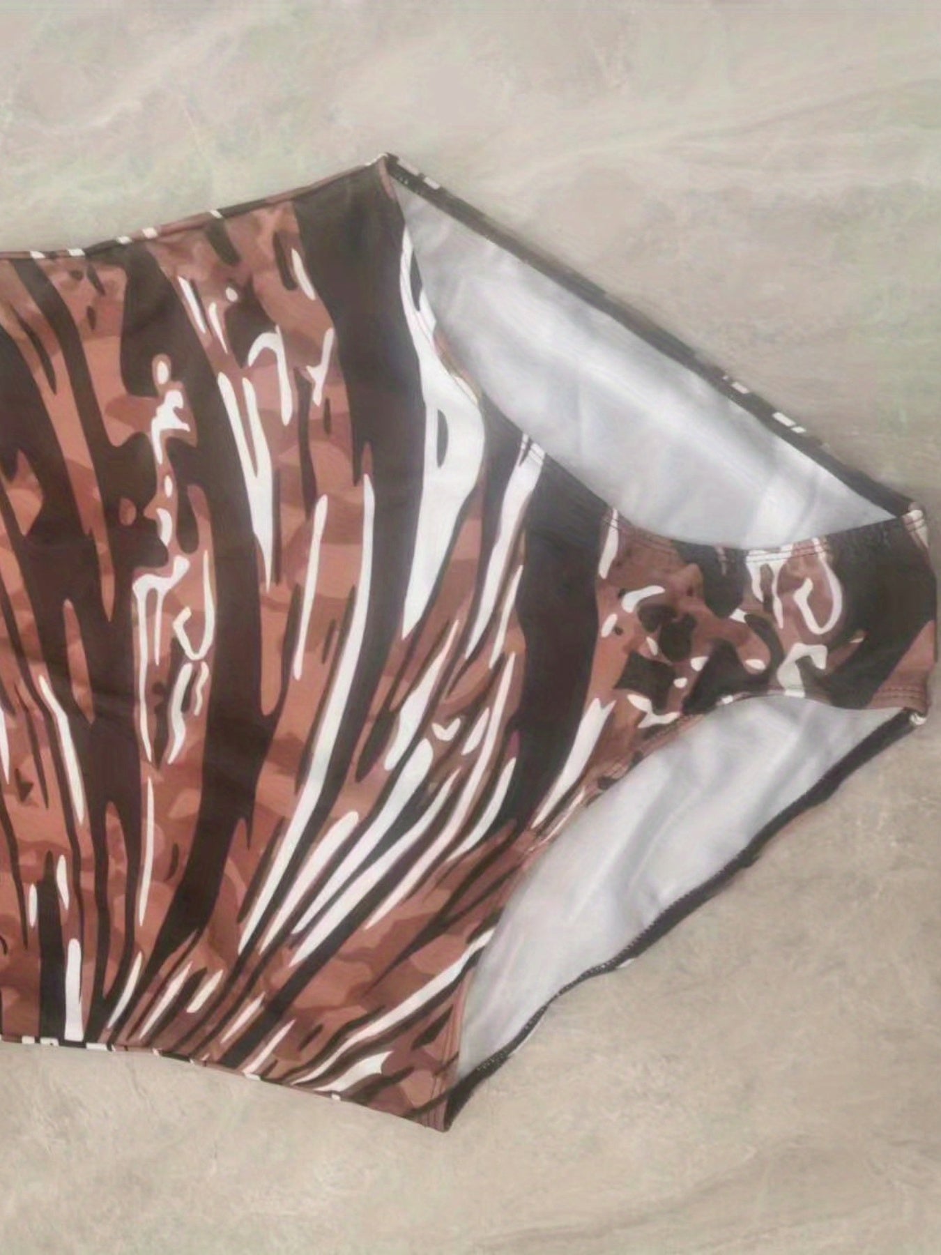 Women's Plus Size Geometric Print One-Piece Swimsuit with Scoop Neck and Chest Pad