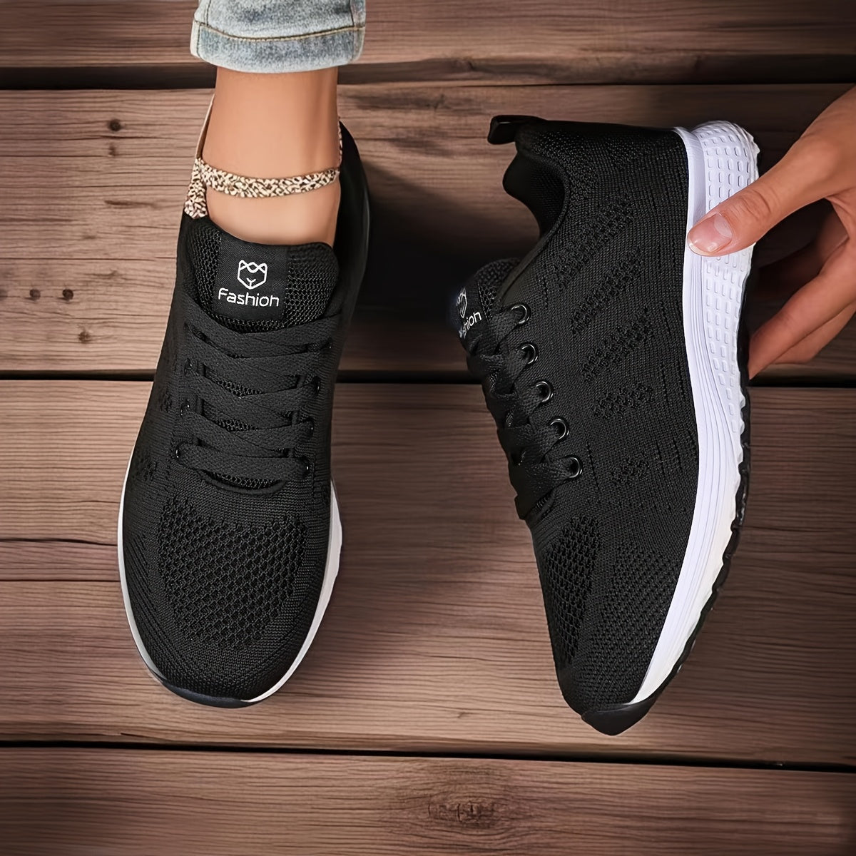 Women's Breathable Mesh Running Shoes Black and White Lightweight Sneakers