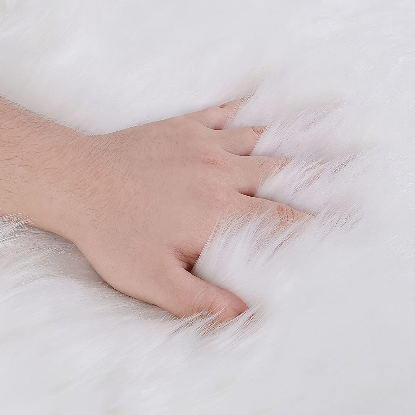 Yumshoq va pufakli gilam yashash xonasi, yotoqxona va divan uchun - Qulay va qulay uy muhitini yaratish uchun mukammal oq sun'iy jun gilam. Qo'shimcha issiqlik va uslub uchun ideal maydon mat.