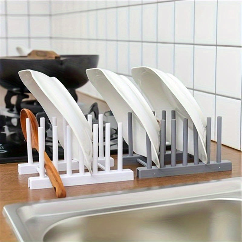 Oson oshxona ish stolida saqlash va idishlarni quritish uchun olib tashlanadigan plastinka ushlagichi va drenaj trayi bilan plastik idish qurituvchi.