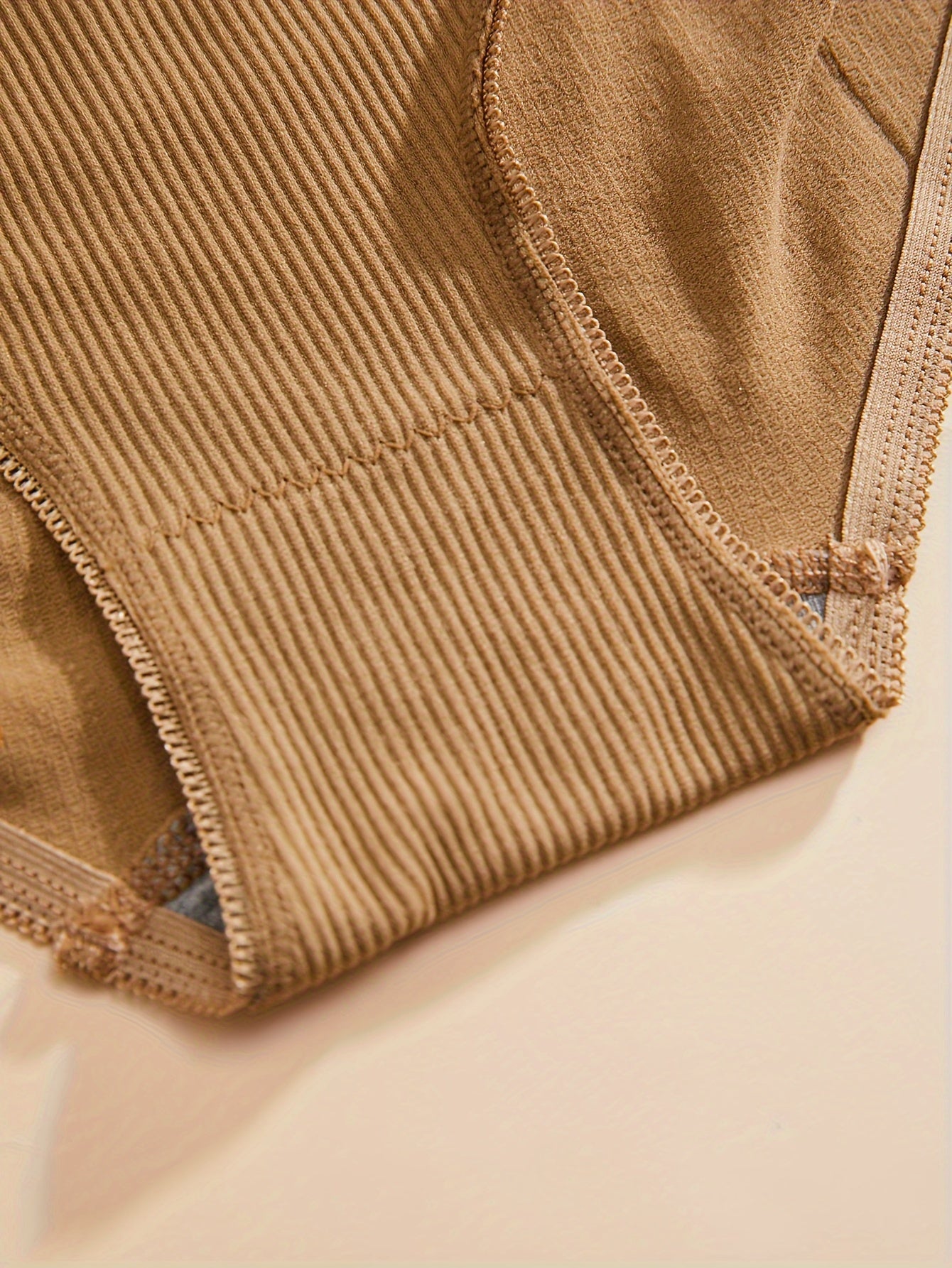 Six-Color Sports Suit for Men with Breathable Fabric and Comfortable Fit