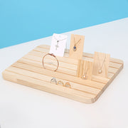 Yog'och zargarlik buyumlari uchun turadigan tokcha, quloqchinlar, taqinchoqlar va uzuklar uchun saqlash taxtasi bilan