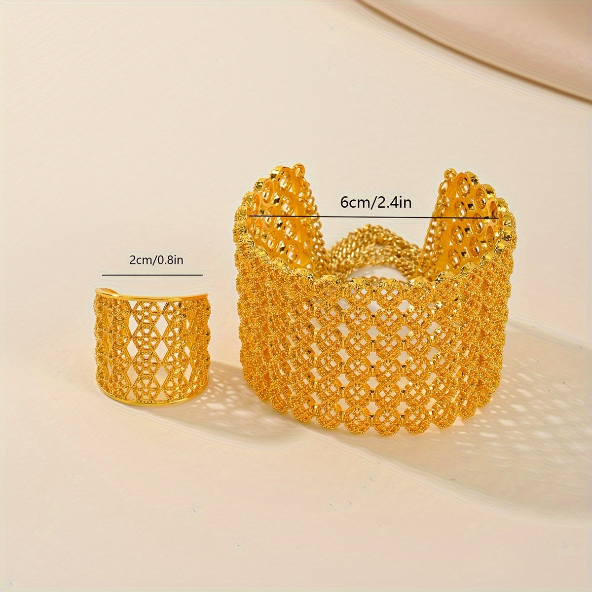 18K oltin qoplamali vintage hashamatli bilaguzuk va uzuk to'plami, nozik O'rta Sharq filigree kelin to'y zargarlik buyumlari, barcha fasllar uchun bo'sh sink qotishmasi bilaguzuk