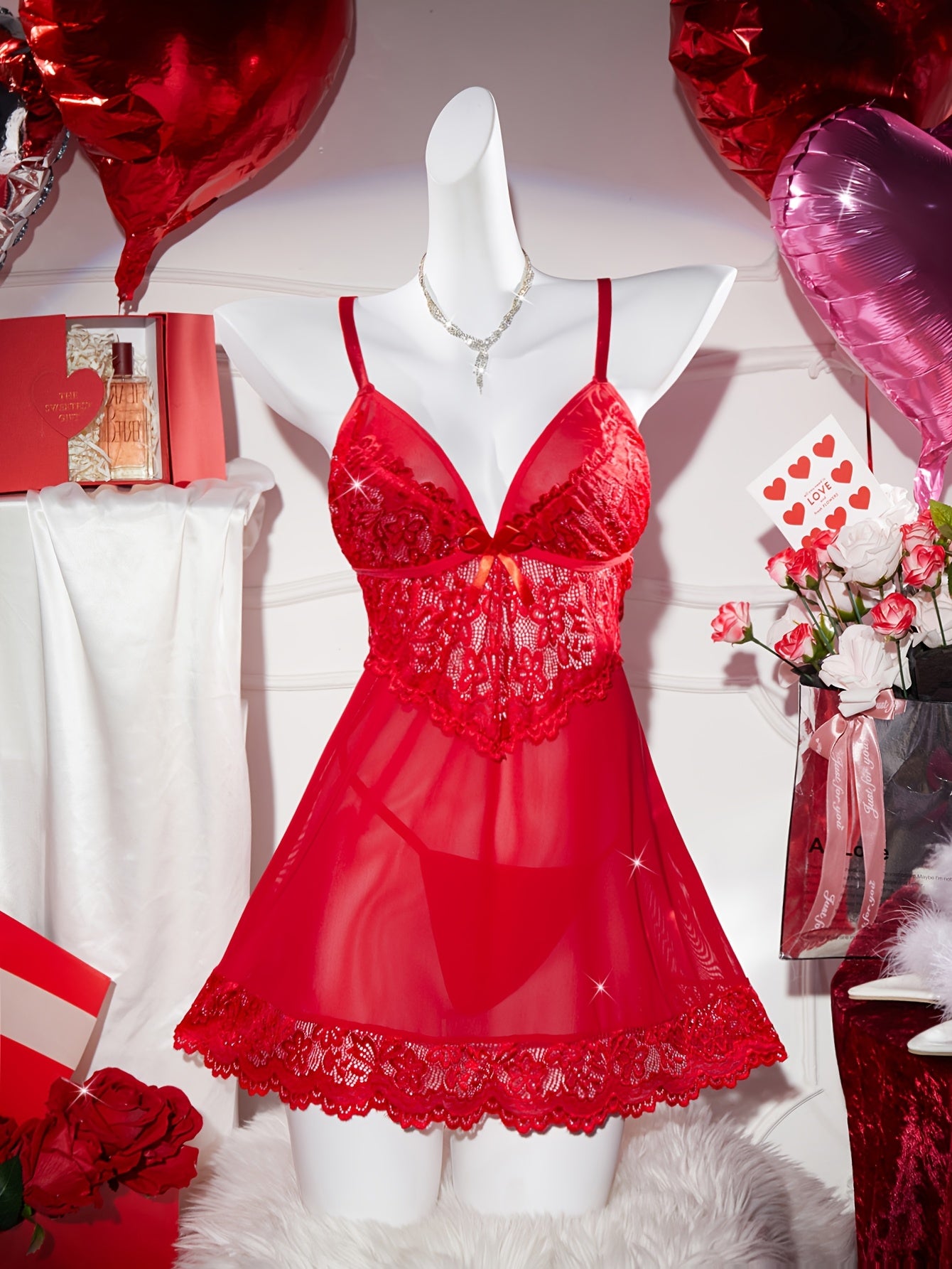 Ayollar uchun bir rangli qipiqli pijama to'plami, bog'ich va yarim shaffof kiyim