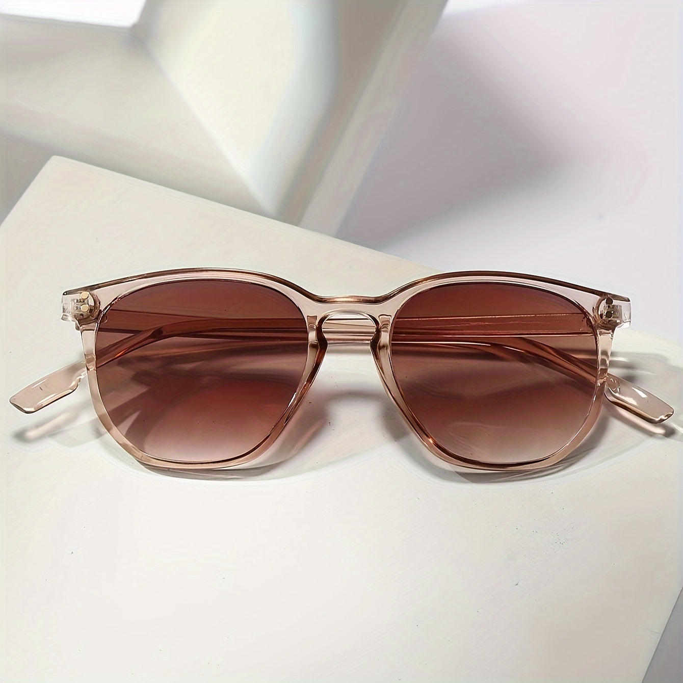 Retro Polygonal Fashion Glasses with Gradient Lenses for Sports and Urban Wear