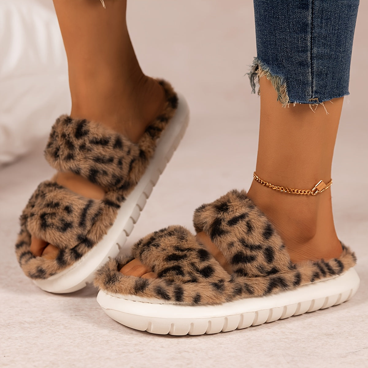 Women's Faux Fur Slides Thick Sole Non-Slip Indoor Slippers