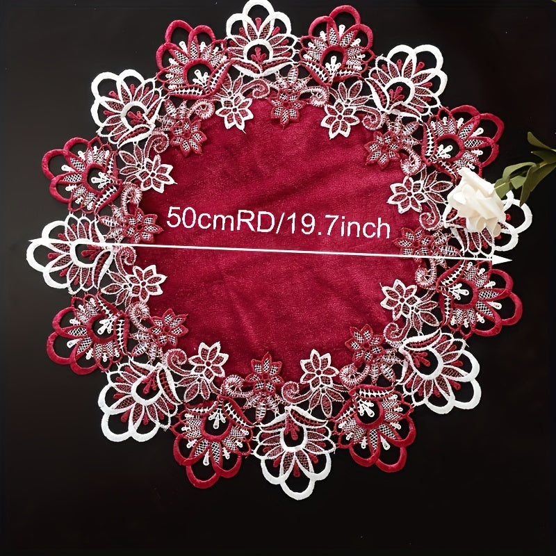 Poliester joy matosi, tikilgan dantel chetiga ega; mashinada yuvish mumkin. Uy bezatish, bayramlar, partiyalar va to'ylar uchun mukammal. Diametri 50.04 sm.