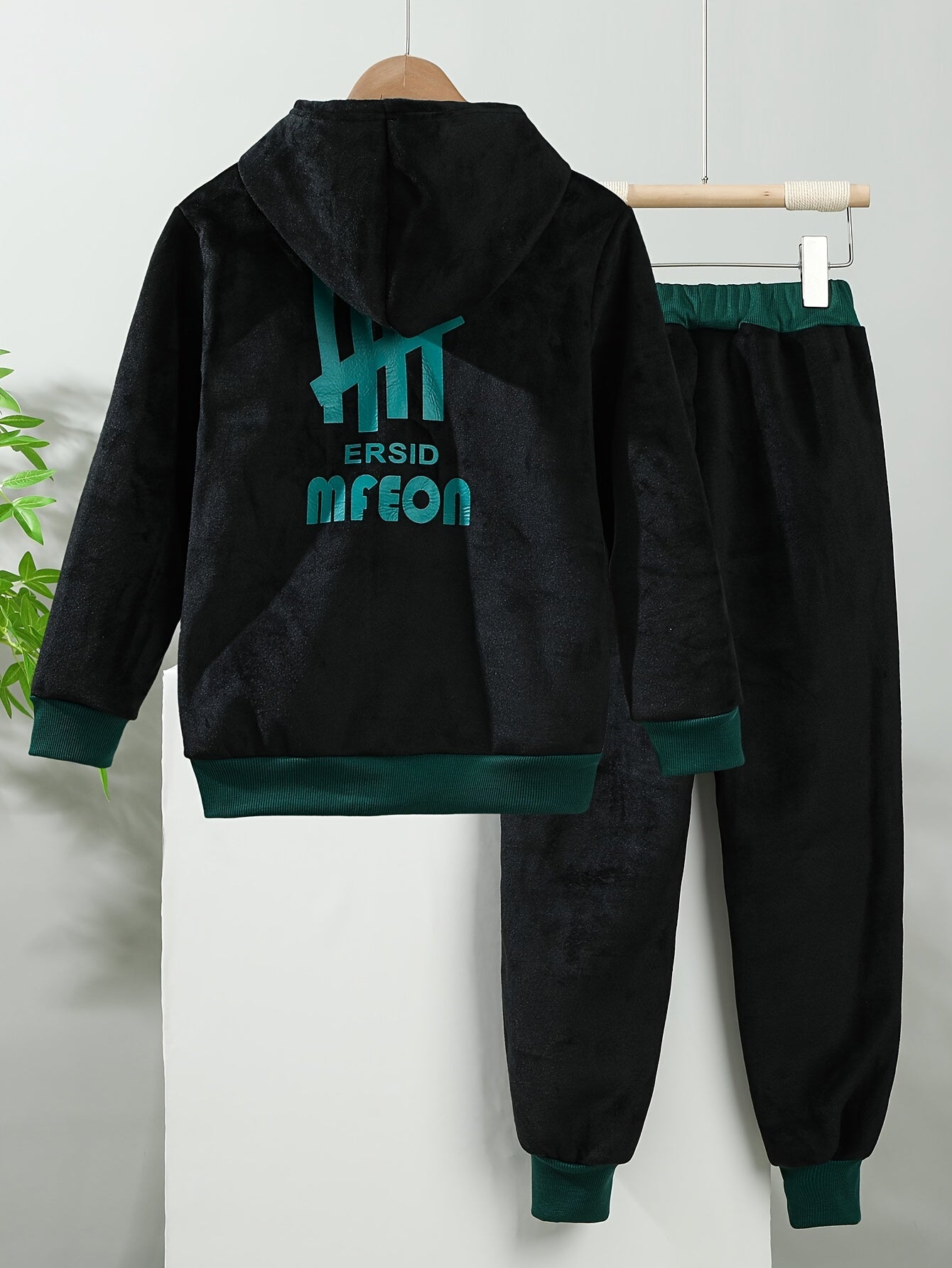 Boys Velvet Hooded Two-Piece Suit Fall Winter Zipper Alphabet Pattern