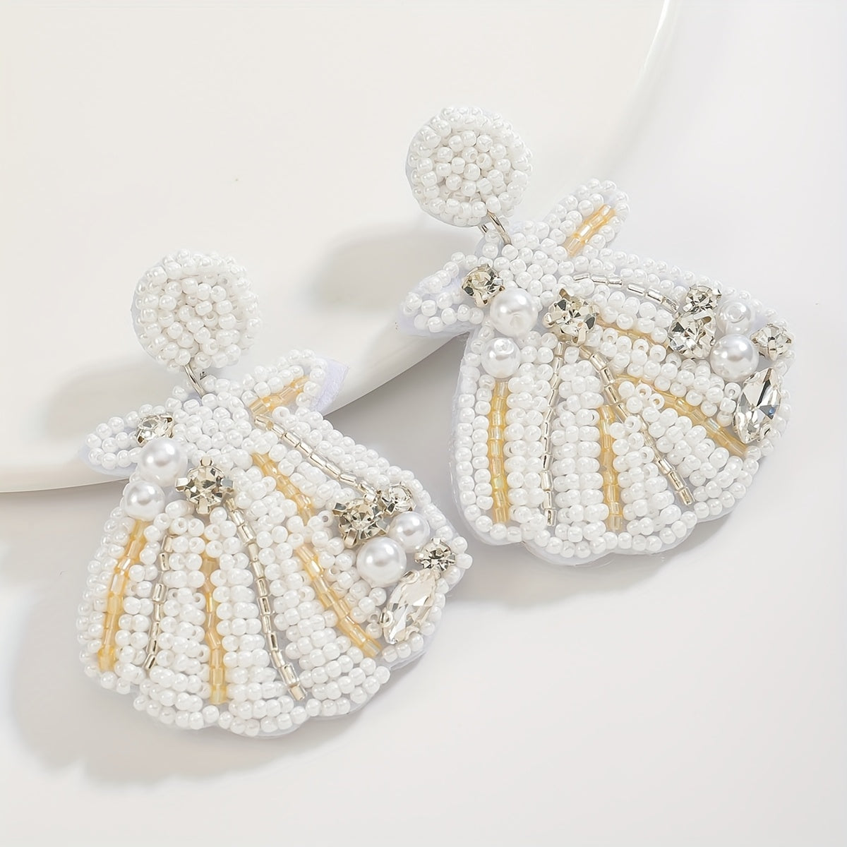 Pendientes bohemios hechos a mano con conchas y rhinestones para vacaciones en la playa y fiestas