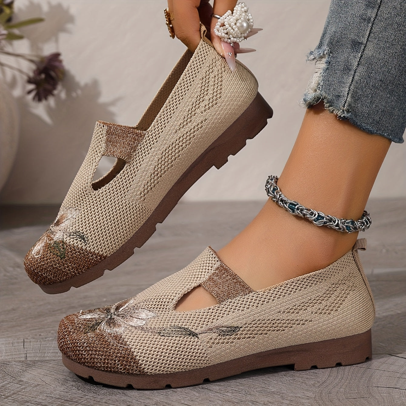 Women’s Floral Slip-On Flats Beige Gray Cushioned Comfort Casual Shoes