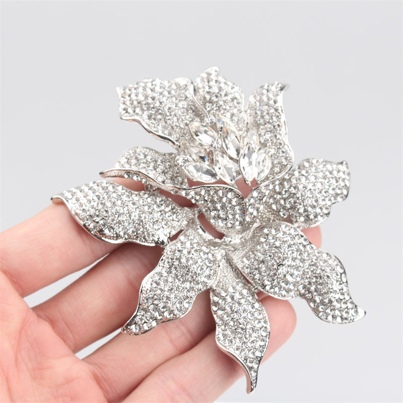 Изысканная брошка-булавка с цветком из страз, уникальный эмалевый цветочный дизайн, элегантный модный аксессуар для женщин, идеальный подарок с имитацией моделирования