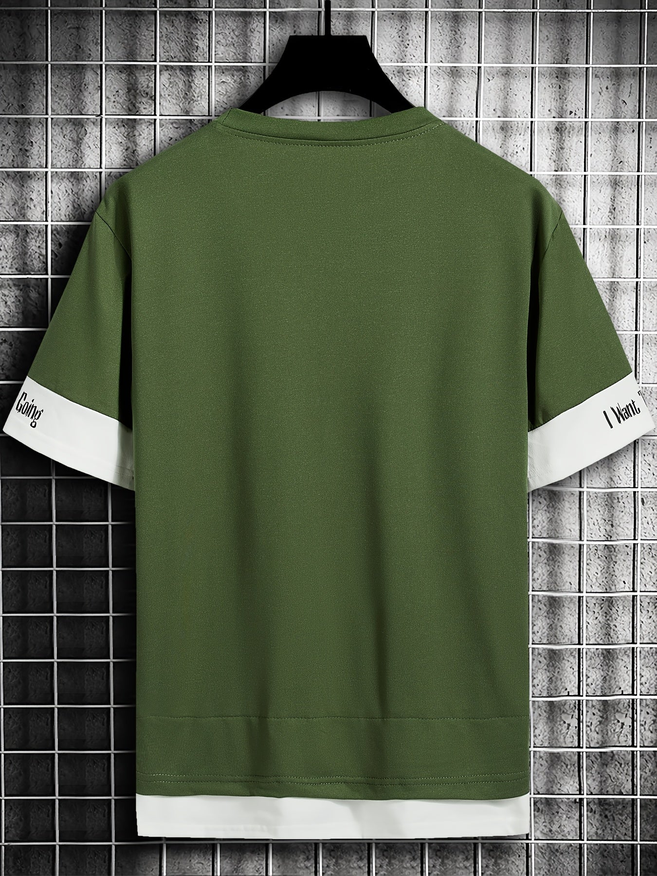 Erkaklar uchun rangli blokli yumaloq bo'yinli qisqa yengli futbolka, harf bosma va soxta ikki qismli dizayn, uslubi 2139.