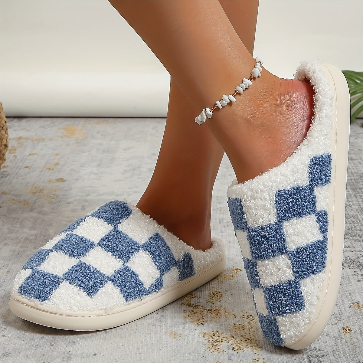 Ayollar uchun tekisli shpatlar, ko‘k va oq tekisli ichki va tashqi uy shlyapkalari