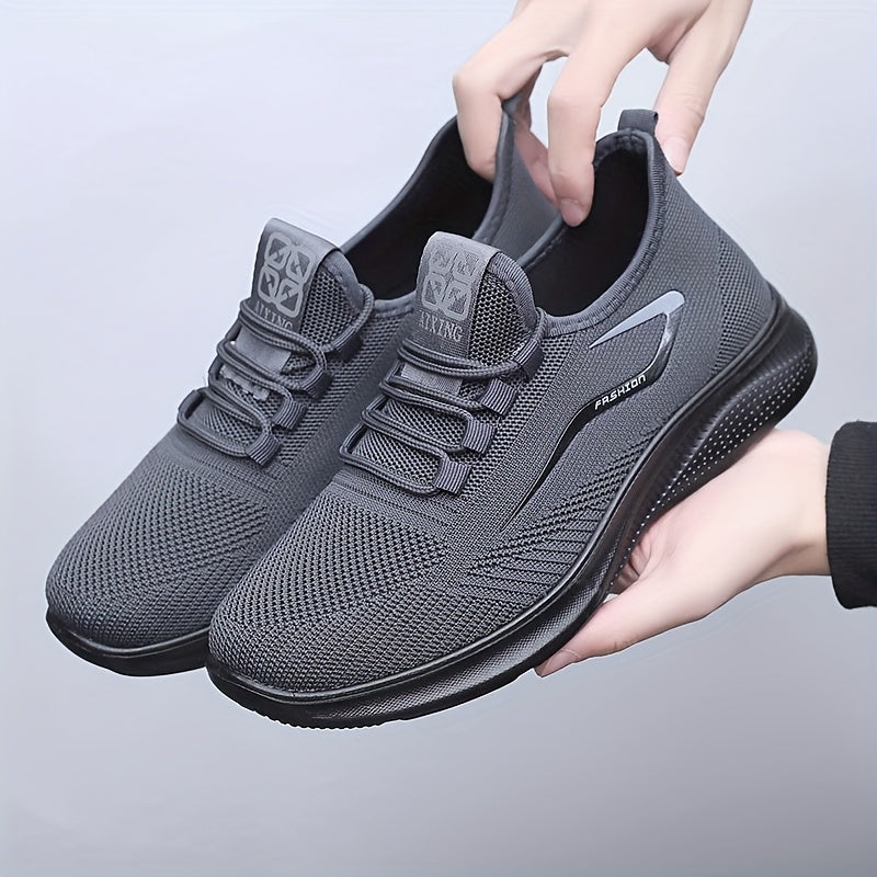 Erkaklar uchun nafas oladigan to'r bilan, bog'ichli, yumshoq mato ustki qismi, dumaloq barmoq, engil dizayn. Bahor/yoz norasmiy kiyimlari va qulay poyabzal uchun ideal.