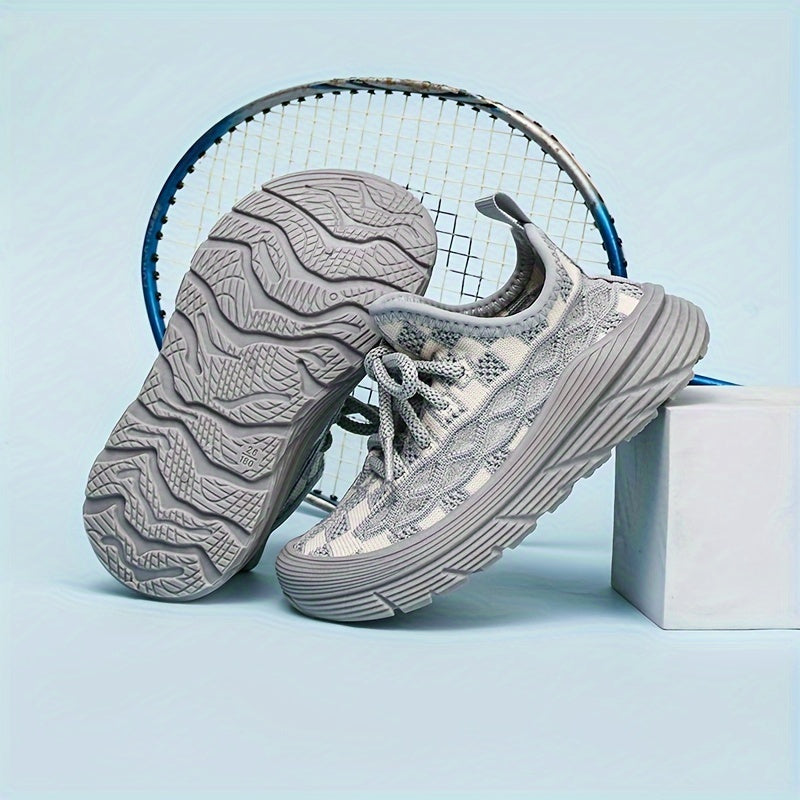 Bolalar uchun nafas oladigan yengil krossovkalar, zarbani yutuvchi taglik, kvadrat va bir xil rangdagi dizayn, barcha mavsumlar uchun mos.