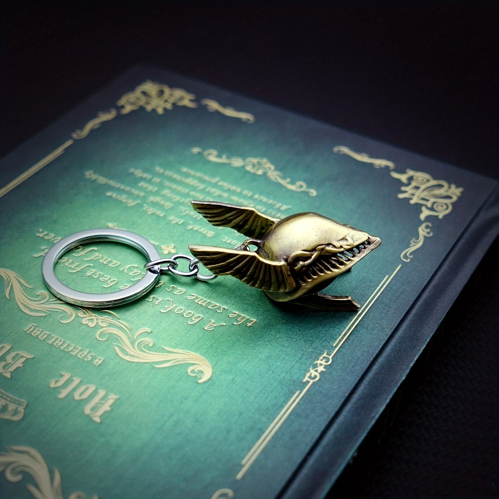 Стильный брелок из цинкового сплава с искусственными украшениями, аксессуар для мужского рюкзака в цвете земляной желтый - 1 шт.