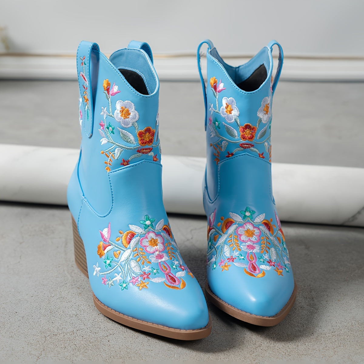 Женские цветочные вышитые искусственные сапоги до бедра с фиолетовым массивным каблуком