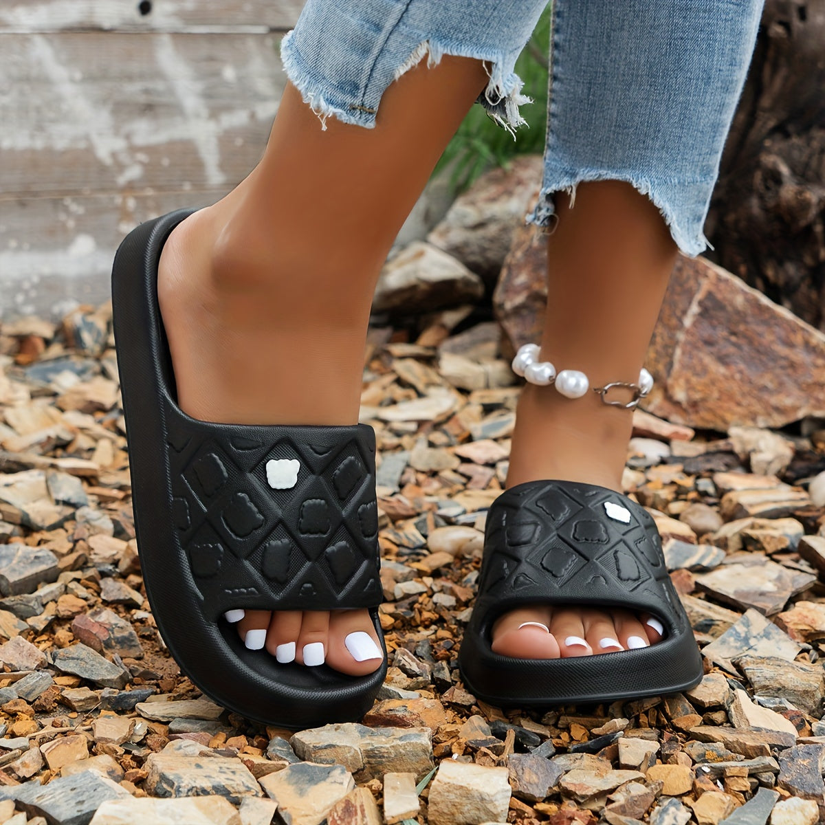 Men Women EVA Slip-On Slippers with Cartoon Bear Design Non-Slip Indoor Outdoor