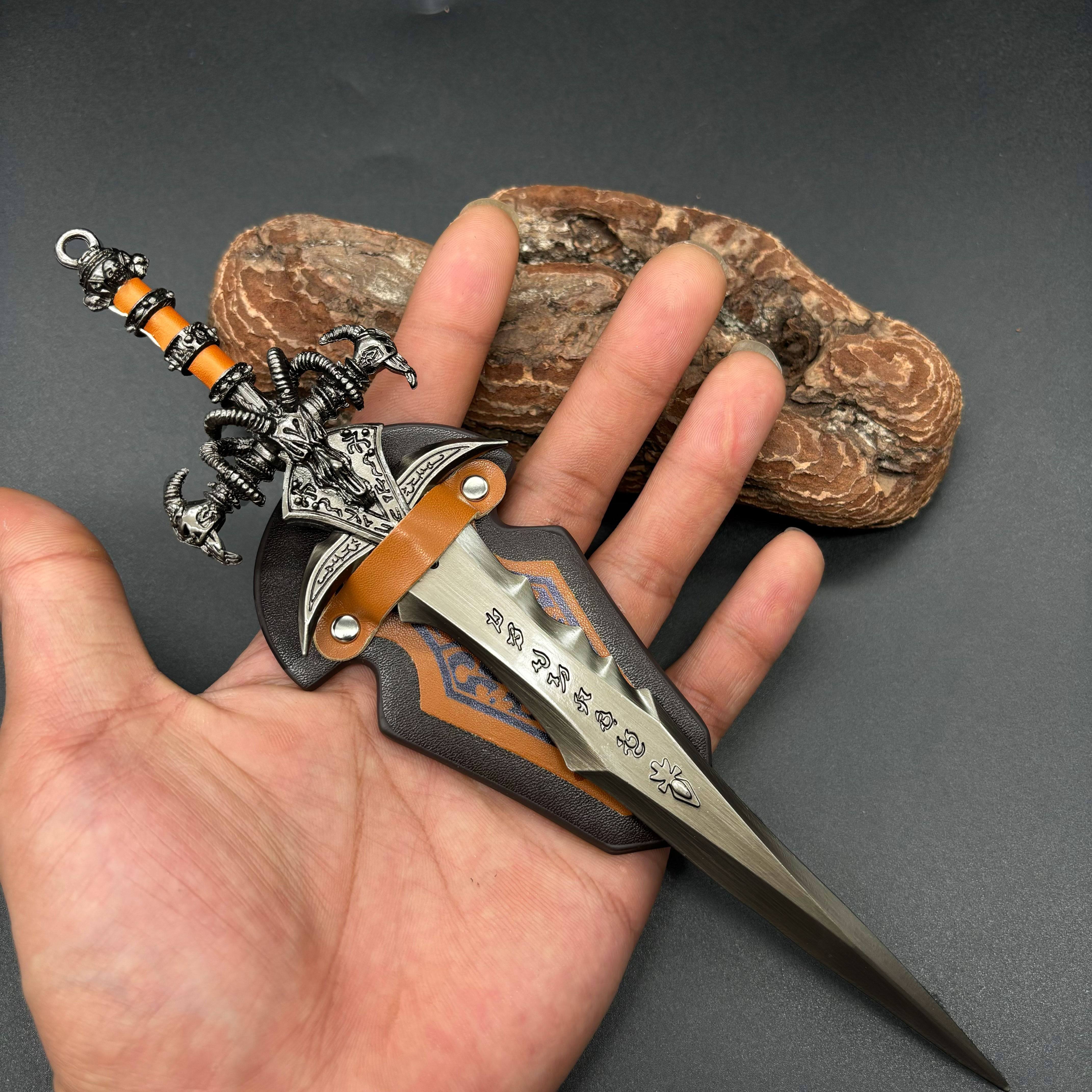 Metal Sword Keychain Retro Design Faux Leather Collectible Zinc Alloy Gift