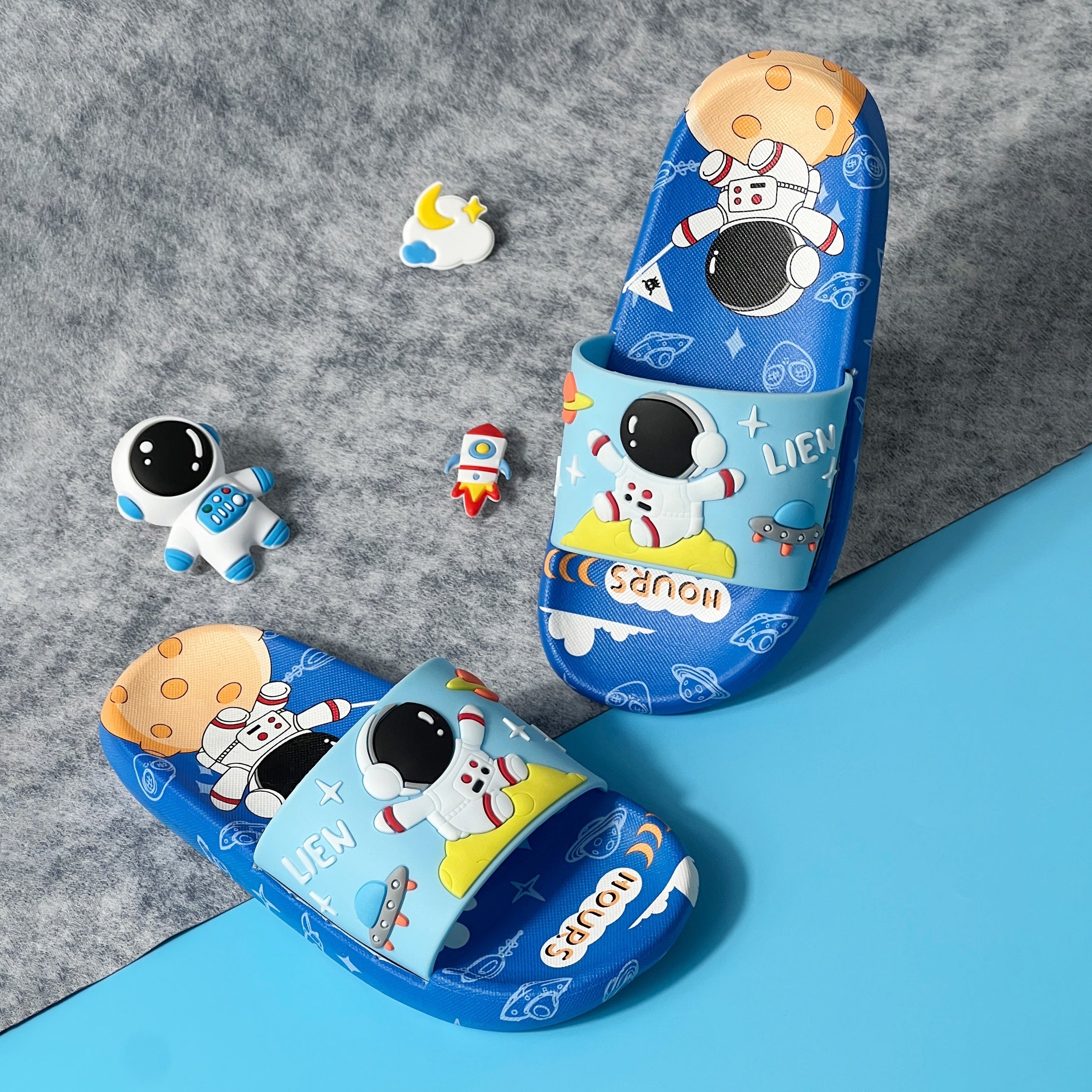 Kids Casual Cartoon Spaceman Slippers Non-Slip Lightweight Indoor Vacation Shoes