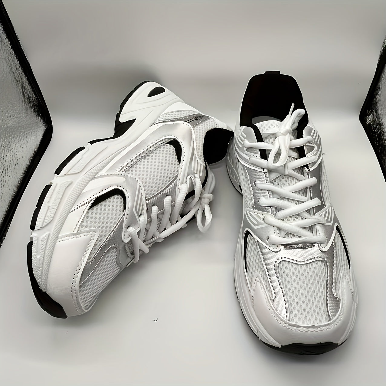 Women's Retro Sneakers Low-Top Breathable Mesh Rubber Sole