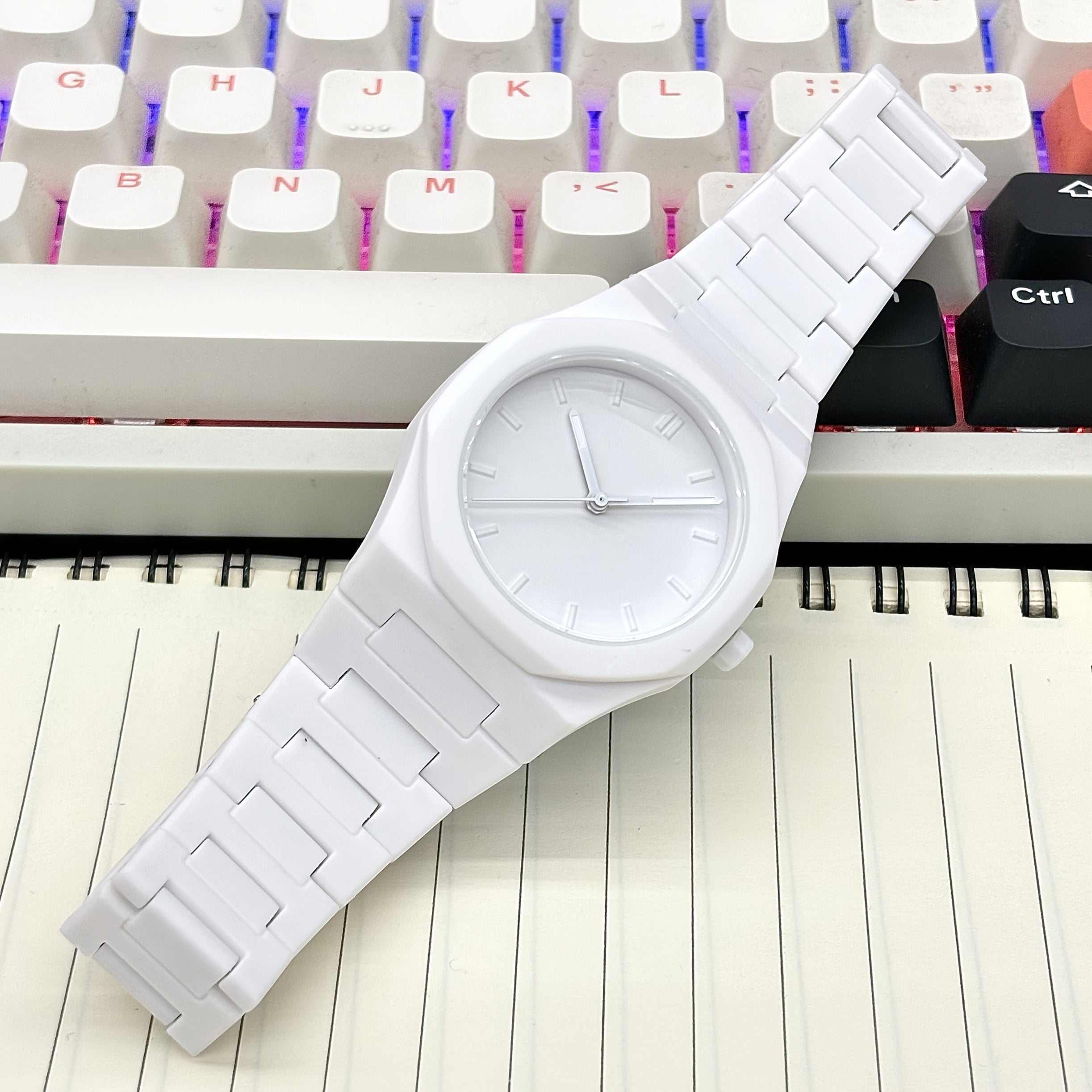 Men's Round Dial Quartz Watch Non-Waterproof Business Style Plastic Strap