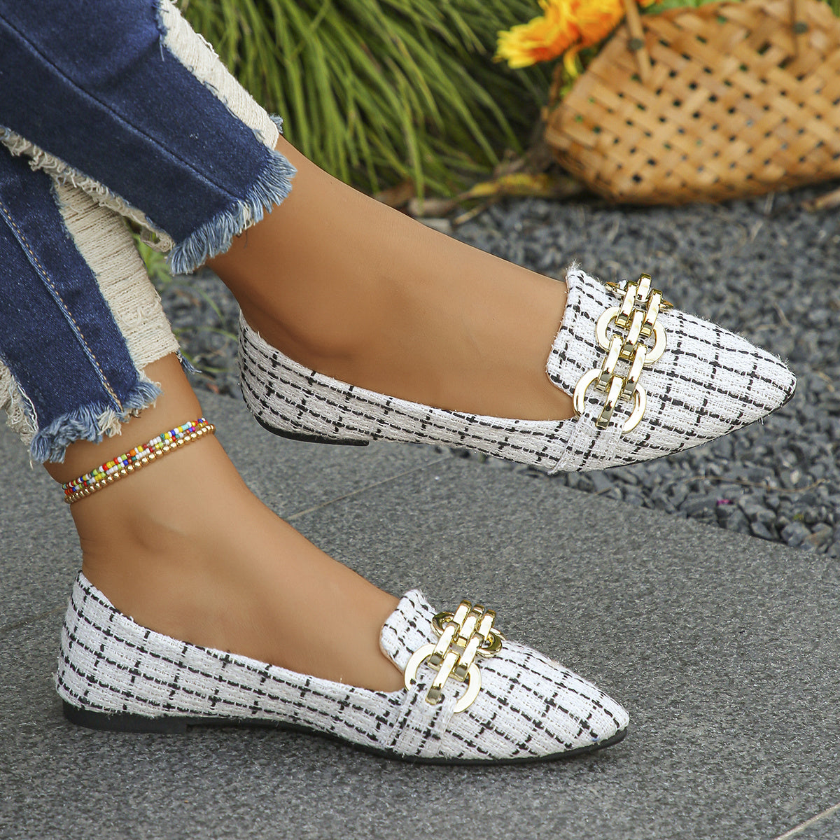 Zapatos planos de punta con slip-on para mujer de tallas grandes con detalles de estrella y cadena