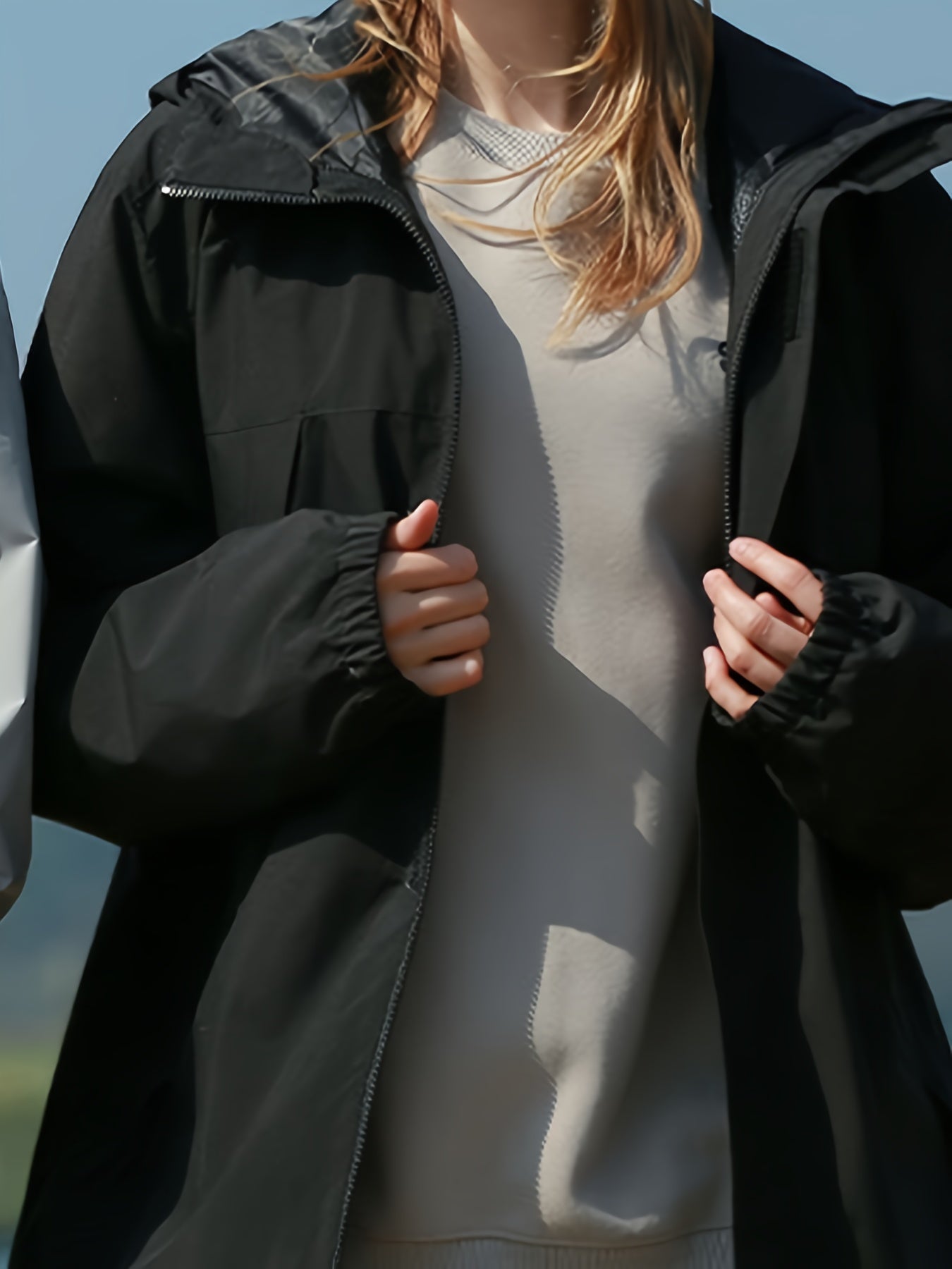 Ayollar uchun kuz qish shamol o'tkazmaydigan kapşonli tashqi kurtka, zipli cho'ntaklar bilan