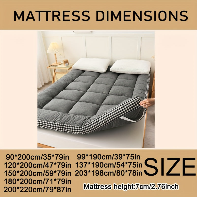 Роскошный стеганый матрасный топпер - мягкая и пушистая полиэфирная начинка и покрытие, дышащий, комфорт на все сезоны для спальни, гостевой комнаты или общежития - не водонепроницаемый, легко чистится, толщина 8-10 см.