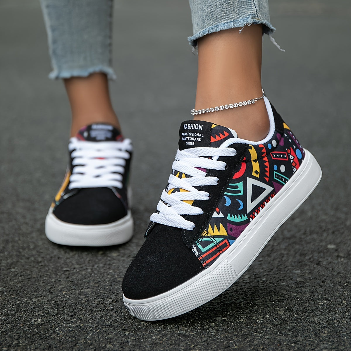 Women's Casual Skate Shoes Lightweight Anti-Slip Fabric Geometric Pattern for Outdoor and Daily Wear