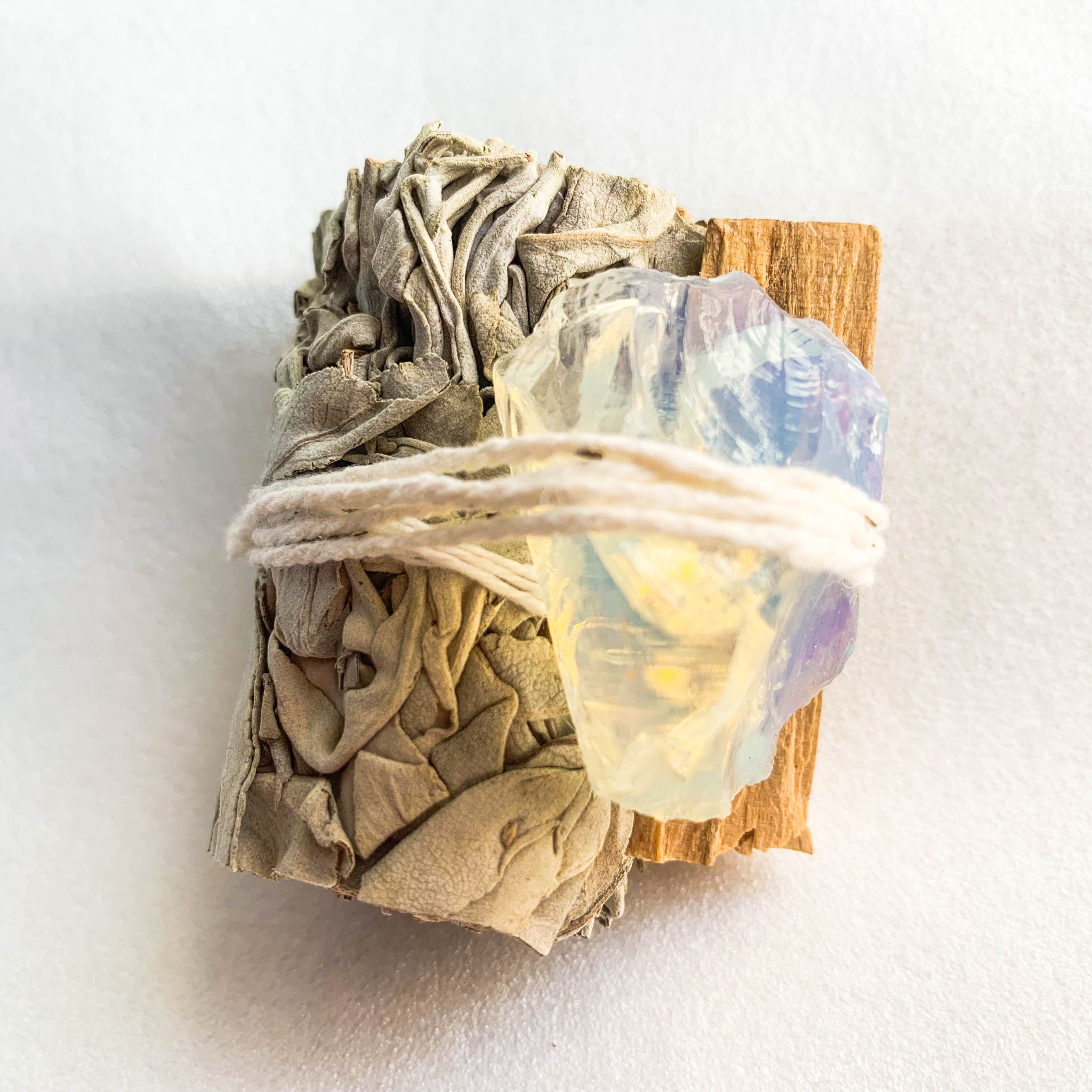 Conjunto de varita de limpieza energética de cristal de roca natural con varita de amatista, selenita y salvia blanca