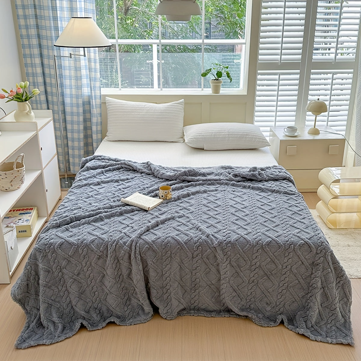 Double-Sided Velvet Plush Blanket Warm Throw for Couch Bed Camping