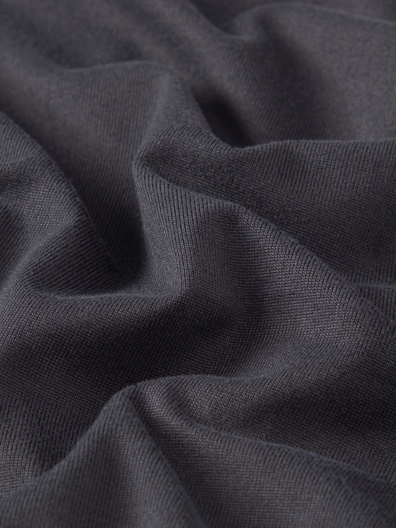 4 dona erkaklar uchun qattiq ranglarda (sariq, ko'k, qora ko'k, dengiz ko'k) boxer shortlari, cho'ziladigan bel bog'ichiga ega. Polyester aralashmasi, faqat qo'l bilan yuvish. Zamonaviy va qo'llab-quvvatlovchi ichki kiyim.