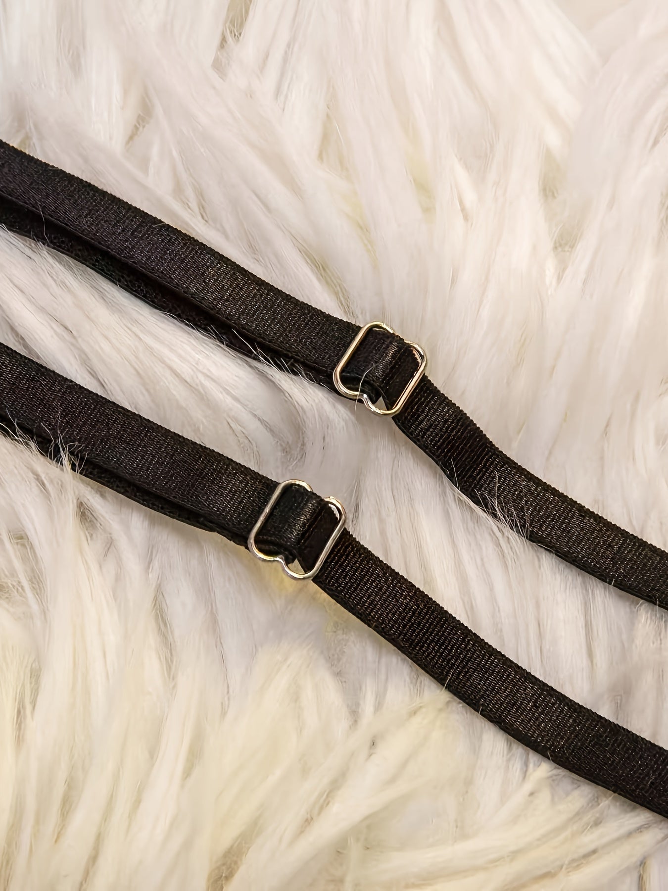 Ayollar uchun dantel va to'radan yasalgan tunika, uyda kiyish uchun ideal.