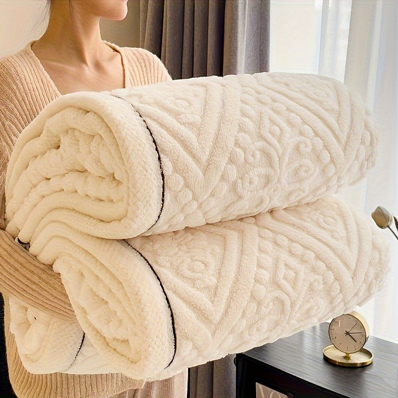 Velvet Throw Blanket with Carved Pattern 350g Cozy All-Season Washable Couch Bed