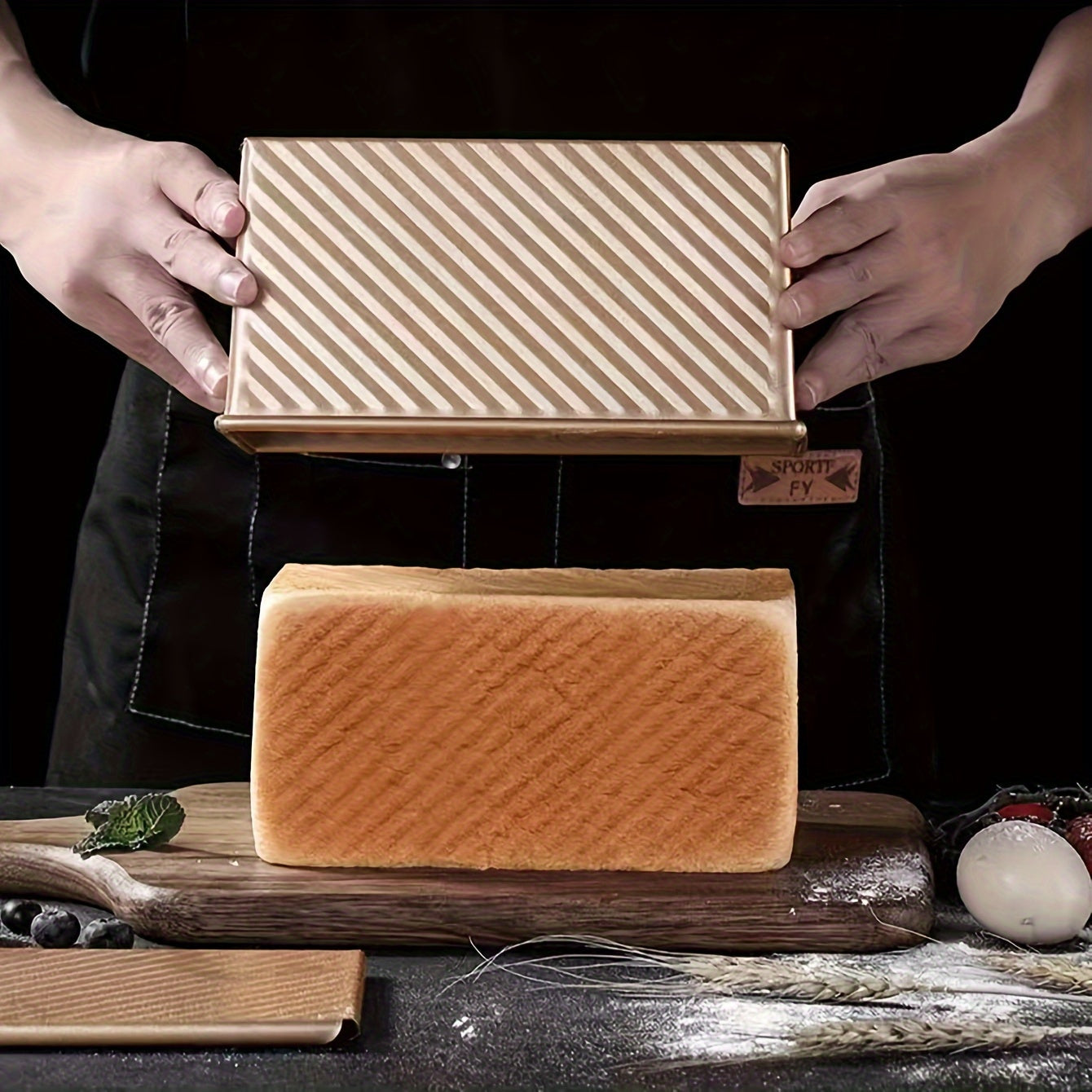 1-Piece 450g Carbon Steel Loaf Pan with Lid Non-Stick Ridges for Bread Baking