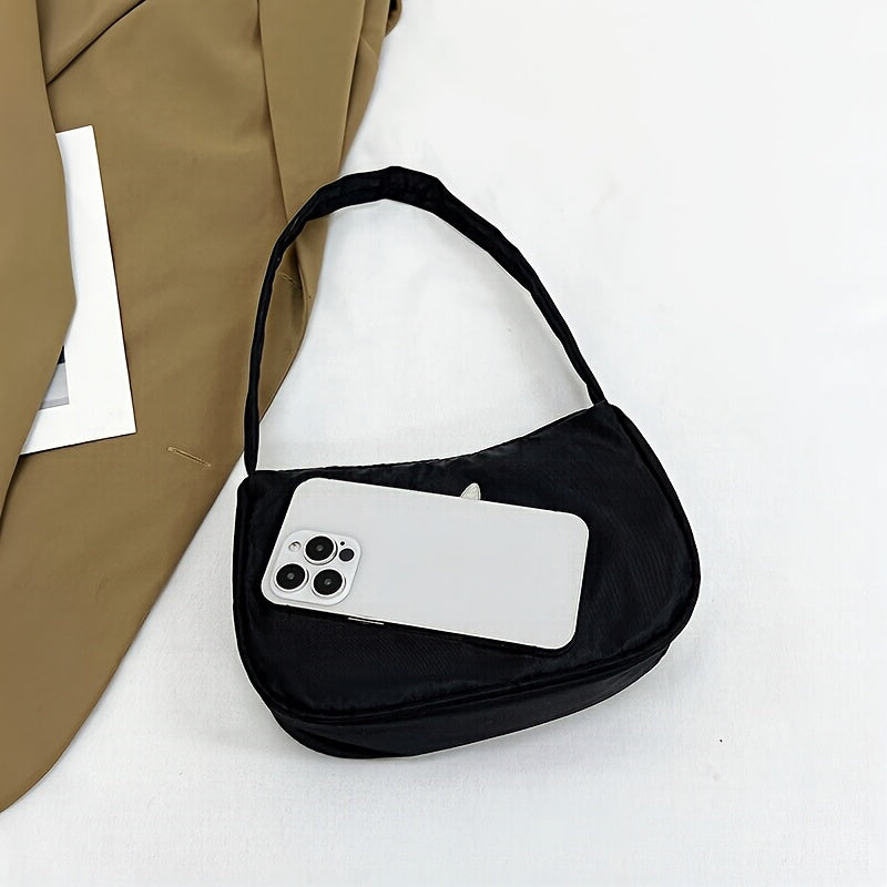 Ayollar uchun qora naylon crossbody sumka, tassel aksenti va zip yopilishi bilan