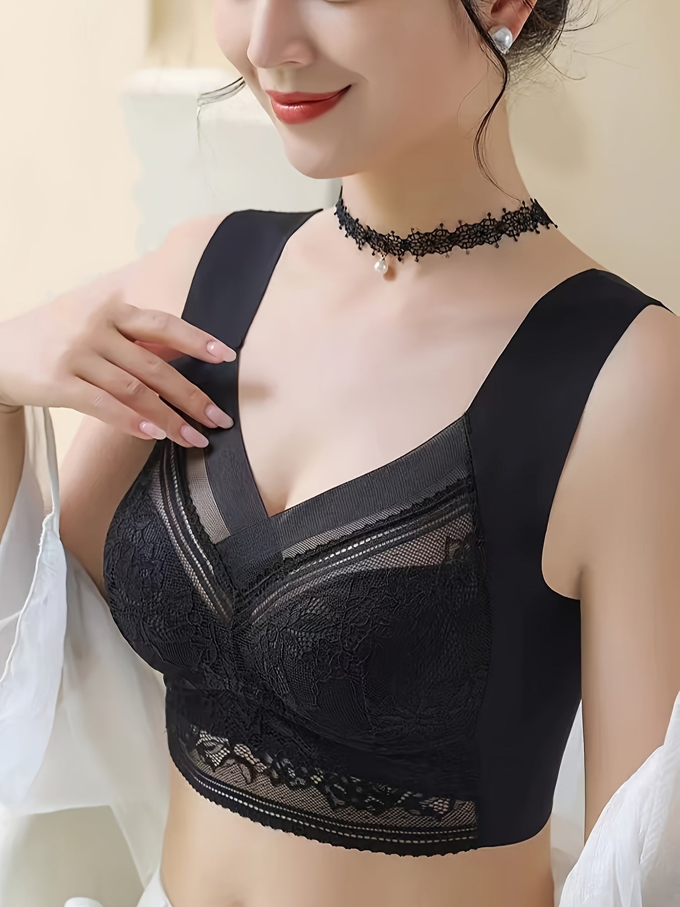 Women's Seamless One-Piece Bra with No Rims, Back Support, and Breast Binding