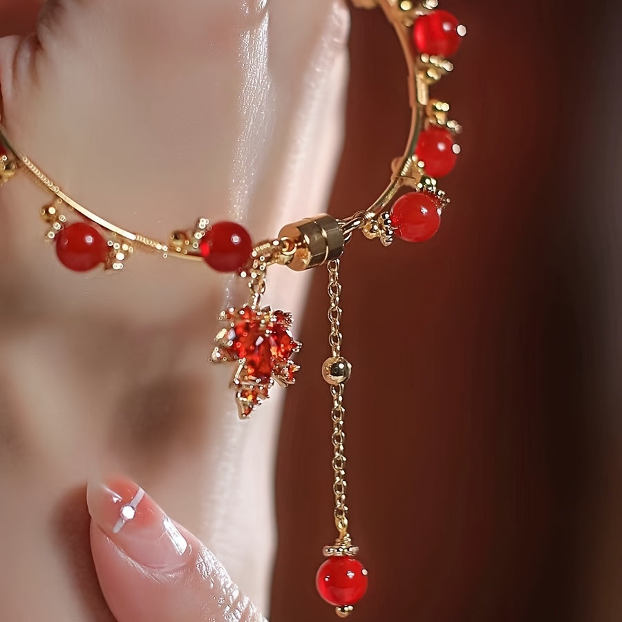 Vintage nafis uslubdagi bilaguzuk, nozik qizil xarang yaproqlari bilan pendanti, mis zargarlikdan tayyorlangan. Ushbu omadli qo'l ipi ayollar uchun mos keladi.