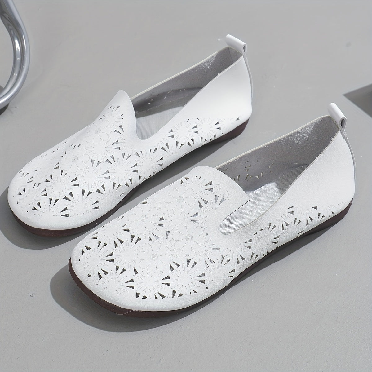 Women's Slip-On Flats with Floral Cut-Out Design, Soft Sole, Non-Slip Rubber
